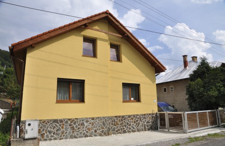 Dom Mýto pod Ďumbierom ubytovanie z ulice Kuliská